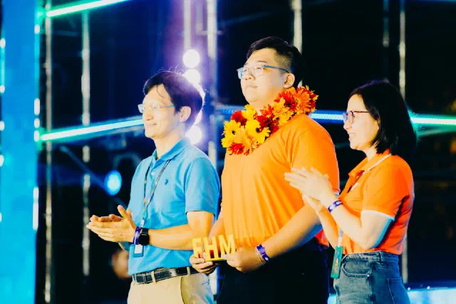 Receiving the Best Rookie award on stage